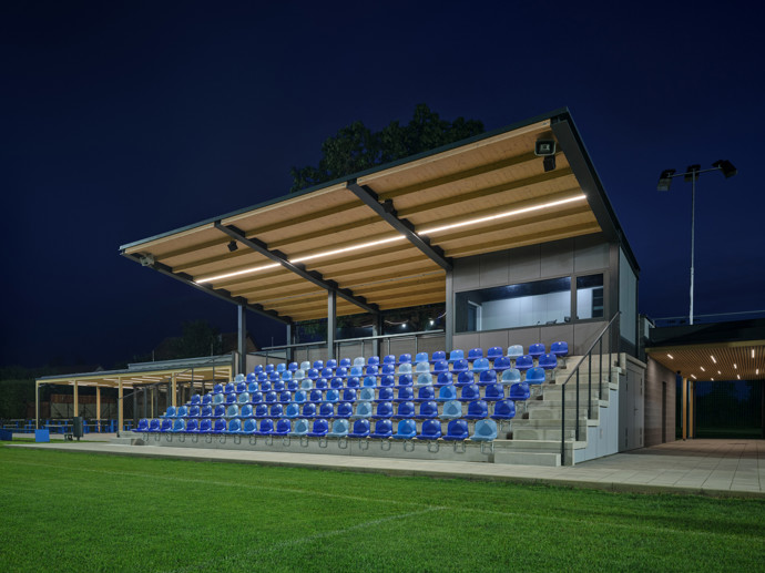 Cílem modernizace bylo vytvořit kvalitní sportovní prostředí odpovídající současným potřebám klubu i celé komunity. Došlo k rozšíření hracích ploch, vzniklo nové tréninkové hřiště s umělým trávníkem a osvětlením, workoutové hřiště, a především nový objekt zázemí klubu s šatnami, klubovnou, občerstvením a prostorem pro regeneraci a tribunu s kapacitou 120 diváků. Novinkou je také nový vstup s parkovištěm, který plně respektuje historický ráz návsi. 
