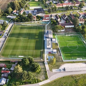 Cílem modernizace bylo vytvořit kvalitní sportovní prostředí odpovídající současným potřebám klubu i celé komunity. Došlo k rozšíření hracích ploch, vzniklo nové tréninkové hřiště s umělým trávníkem a osvětlením, workoutové hřiště, a především nový objekt zázemí klubu s šatnami, klubovnou, občerstvením a prostorem pro regeneraci a tribunu s kapacitou 120 diváků. Novinkou je také nový vstup s parkovištěm, který plně respektuje historický ráz návsi. 
