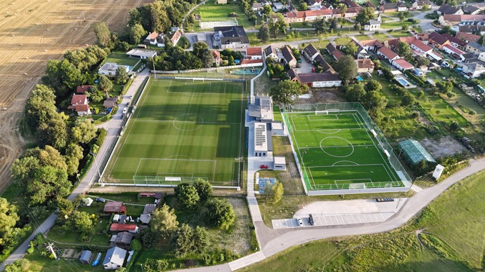 Cílem modernizace bylo vytvořit kvalitní sportovní prostředí odpovídající současným potřebám klubu i celé komunity. Došlo k rozšíření hracích ploch, vzniklo nové tréninkové hřiště s umělým trávníkem a osvětlením, workoutové hřiště, a především nový objekt zázemí klubu s šatnami, klubovnou, občerstvením a prostorem pro regeneraci a tribunu s kapacitou 120 diváků. Novinkou je také nový vstup s parkovištěm, který plně respektuje historický ráz návsi. 
