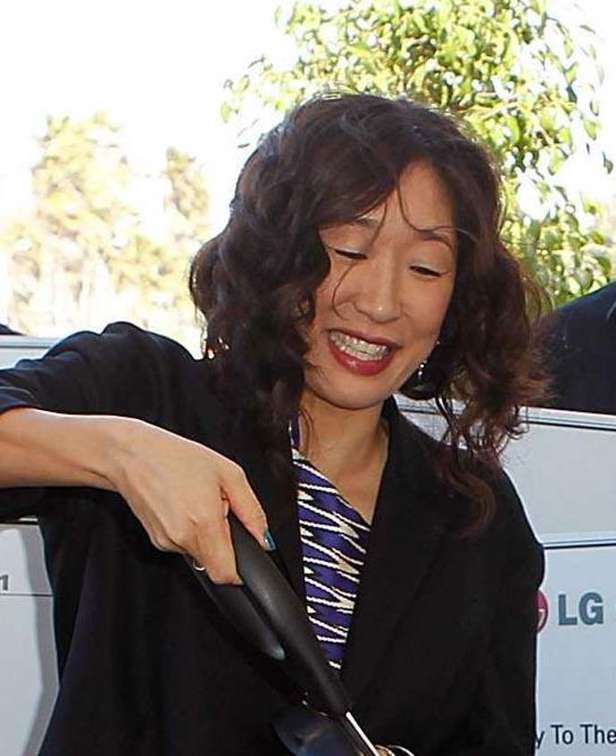 Ofinu ráda nosí například herečka Sandra Oh.
