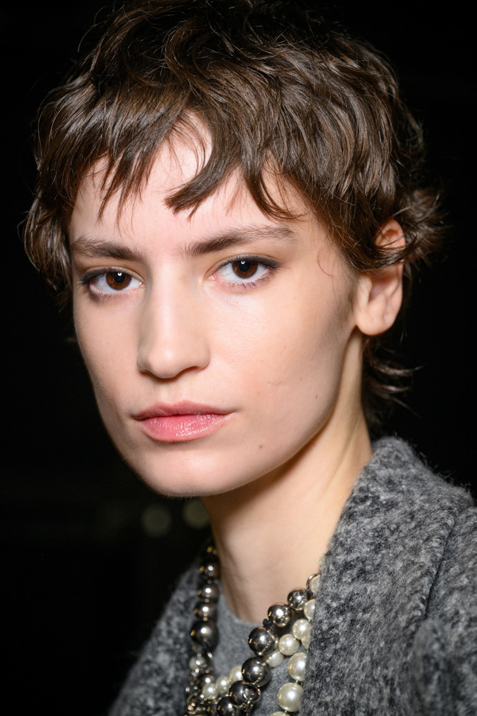 Pixie cut na jaro 2025
Pixie cut na jaro 2025
