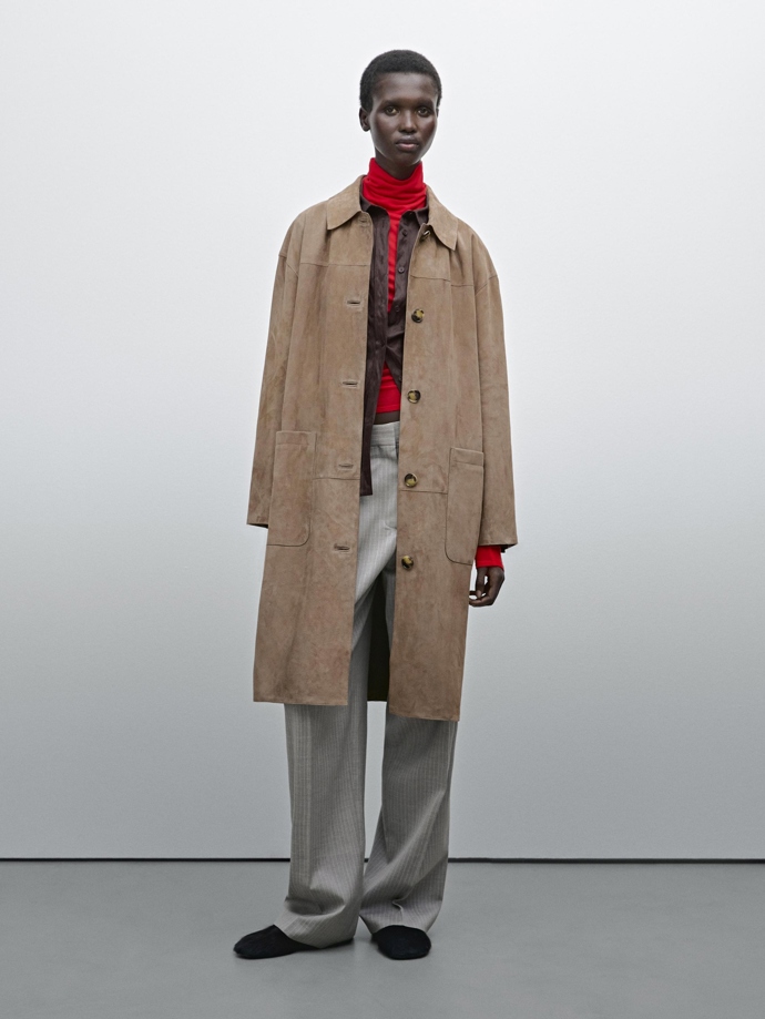 Semišový trenčkot, Massimo Dutti, 12 999 Kč
