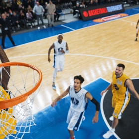 Basketbal patří k velmi oblíbeným sportům

