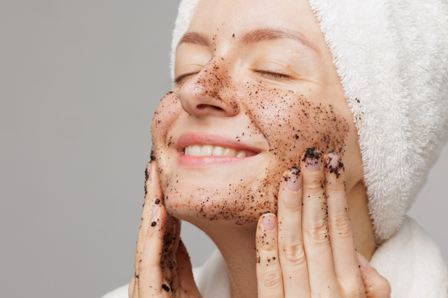 peeling žena ve středním věku
