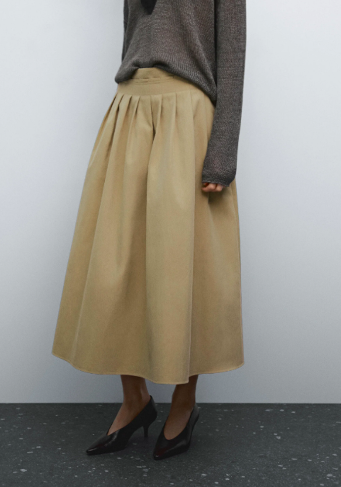 Áčková midi sukně, Massimo Dutti, 2699 Kč
Áčková midi sukně, Massimo Dutti, 2699 Kč