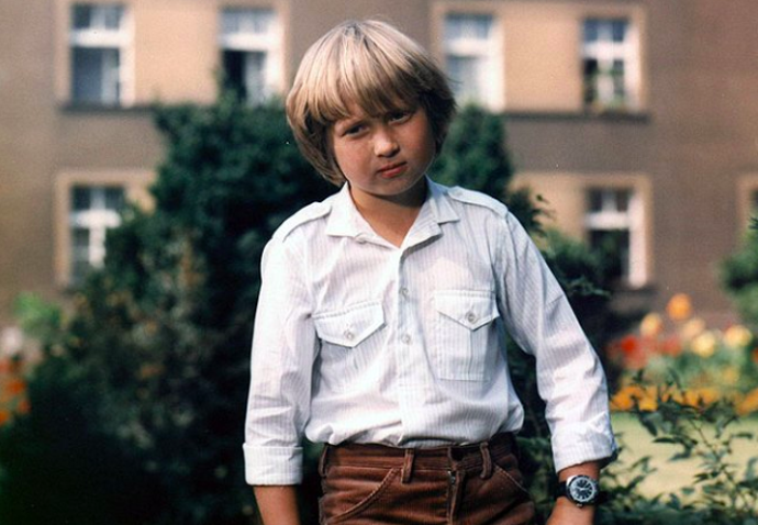 Zůstal tedy v prostředí, které formovala jeho dětská léta a kde měl tu čest setkat se s největšími hvězdami českého filmu.
