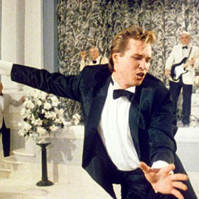 Val Kilmer ve filmu Přísně tajné!
