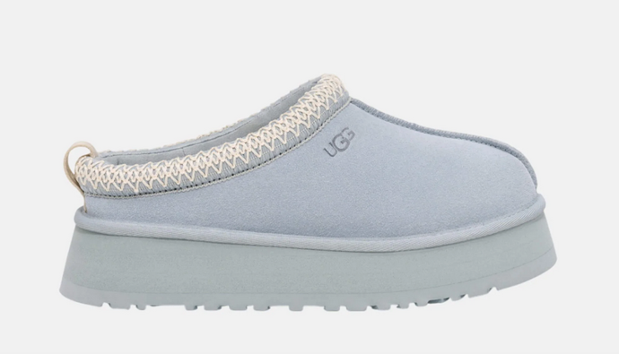 Model UGG Tazz je moderní verzí klasických nazouváků UGG, kombinující styl a pohodlí. 3290 Kč
