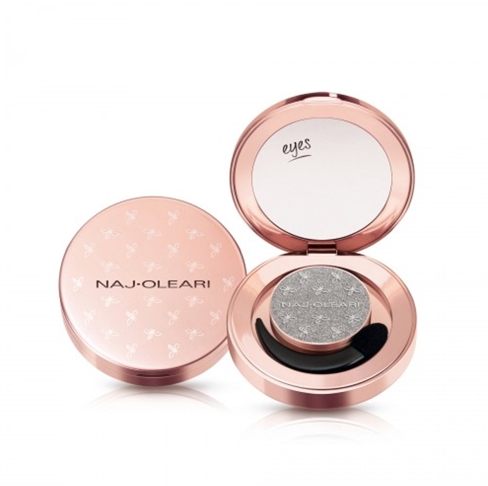 Oční mono stíny Naj Oleari Colour Fair Eyeshadow s vysokou pigmentací. Hedvábná pudrová textura umožňuje snadné roztírání s garancí dlouhotrvajícího líčení a dokonale zářivých barev. Díky obsahu kyseliny hyaluronové zanechávají příjemný pocit komfortu a hydratace. 640 Kč
