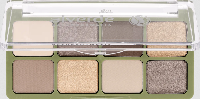 alverde NATURKOSMETIK paletka očních stínů vás potěší svým pestrým výběrem z osmi odstínů. Dokonale harmonizující barvy s matným a perleťovým finišem vám umožní vytvořit nespočet různých variací líčení, díky kterým budete mít při každé příležitosti možnost zazářit. 159 Kč

