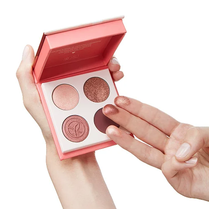 Paletka 4 očních stínů Granit Rose, 499 Kč
