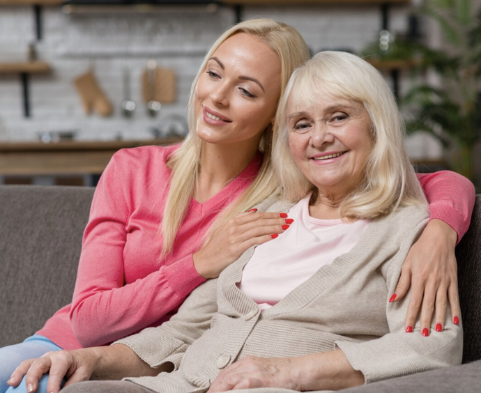 Maminka však od té doby své děti neustále využívá, pořád jim volá, že potřebuje to či ono. A ideálně hned. Volá ráno, že jsou někde slevy a ať se tam hned jede. Když dcera řekne, že se tam staví odpoledne, je to špatně. Nikdo o ni nemá zájem, nestará se o ni.
