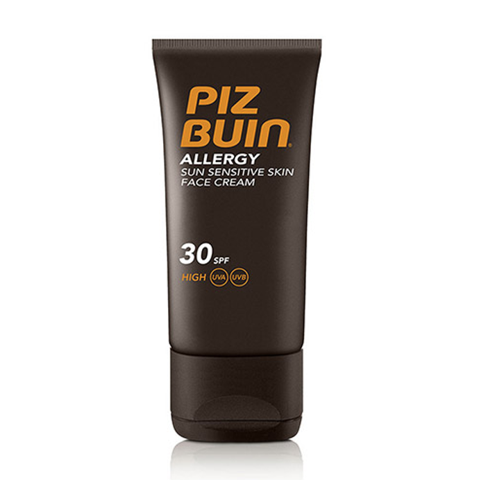 Piz Buin Allergy Face Care SPF 30 je opalovací přípravek na obličej, který napomáhá předcházet sluneční alergii. S exkluzivní technologií HELIOPLEX™ a fotostabilními filtry chrání citlivou pokožku před škodlivým UVA a UVB zářením a minimalizuje případnou alergickou reakci. Obsahuje zklidňující složku CALMANELLE™, která redukuje podráždění způsobené slunečním zářením. Hydratační komplex poskytuje pleti ideální množství hydratace a předchází jejímu loupání, navíc obsahuje vitamín E, který působí preventivně proti předčasnému stárnutí. 580 Kč
Piz Buin Allergy Face Care SPF 30 je opalovací přípravek na obličej, který napomáhá předcházet sluneční alergii. S exkluzivní technologií HELIOPLEX™ a fotostabilními filtry chrání citlivou pokožku před škodlivým UVA a UVB zářením a minimalizuje případnou alergickou reakci. Obsahuje zklidňující složku CALMANELLE™, která redukuje podráždění způsobené slunečním zářením. Hydratační komplex poskytuje pleti ideální množství hydratace a předchází jejímu loupání, navíc obsahuje vitamín E, který působí preventivně proti předčasnému stárnutí. 580 Kč