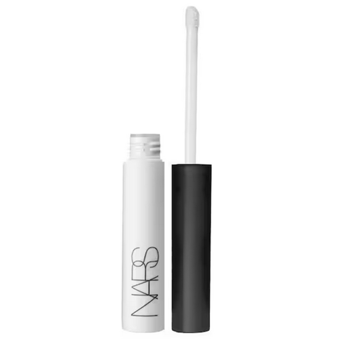 Nars Smudgeproof Eyeshadow Base - Báze pod oční stíny, 890 Kč
