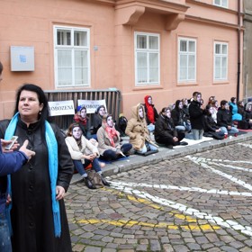 Demonstrace na podporu Guru Járy
