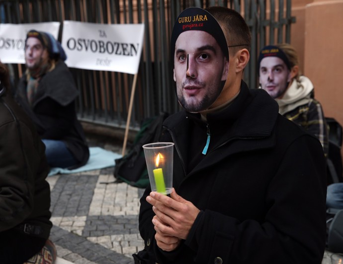 Guru Jára byl podle jeho oveček neprávem odsouzený
