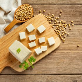 Půl šálku tofu obsahuje asi 861 miligramů vápníku.
