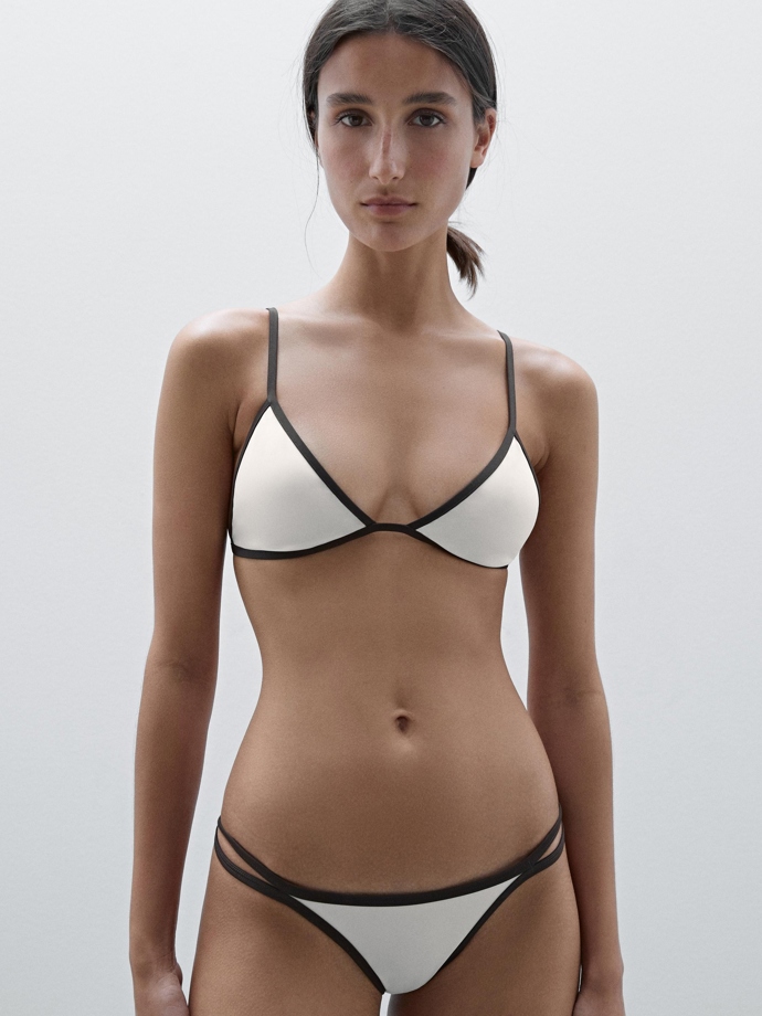 Top, 999 Kč, kalhotky, 999 Kč, Massimo Dutti
Top, 999 Kč, kalhotky, 999 Kč, Massimo Dutti