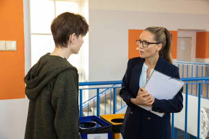 Nekonečný seriál Ulice sleduje dramatické osudy několika spřátelených rodin žijících v sousedství
Nekonečný seriál Ulice sleduje dramatické osudy několika spřátelených rodin žijících v sousedství