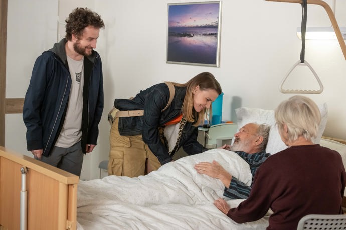 Nekonečný seriál Ulice sleduje dramatické osudy několika spřátelených rodin žijících v sousedství
Nekonečný seriál Ulice sleduje dramatické osudy několika spřátelených rodin žijících v sousedství