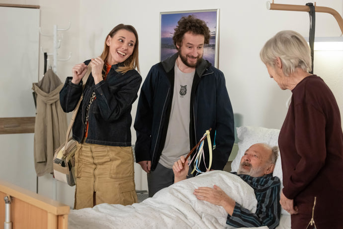 Nekonečný seriál Ulice sleduje dramatické osudy několika spřátelených rodin žijících v sousedství
Nekonečný seriál Ulice sleduje dramatické osudy několika spřátelených rodin žijících v sousedství