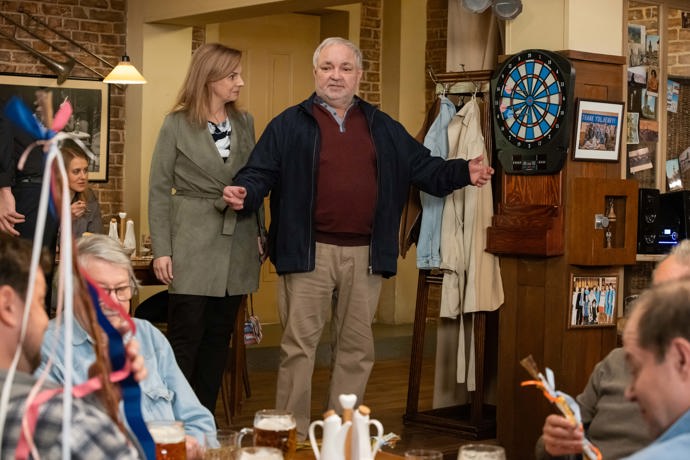 Nekonečný seriál Ulice sleduje dramatické osudy několika spřátelených rodin žijících v sousedství
Nekonečný seriál Ulice sleduje dramatické osudy několika spřátelených rodin žijících v sousedství