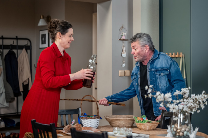 Nekonečný seriál Ulice sleduje dramatické osudy několika spřátelených rodin žijících v sousedství
Nekonečný seriál Ulice sleduje dramatické osudy několika spřátelených rodin žijících v sousedství