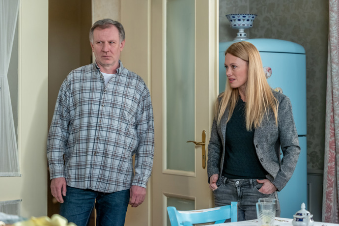 Nekonečný seriál Ulice sleduje dramatické osudy několika spřátelených rodin žijících v sousedství
Nekonečný seriál Ulice sleduje dramatické osudy několika spřátelených rodin žijících v sousedství
