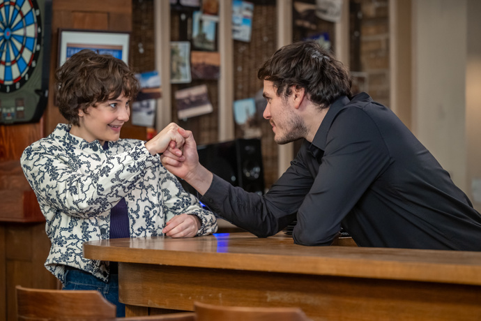 Nekonečný seriál Ulice sleduje dramatické osudy několika spřátelených rodin žijících v sousedství
Nekonečný seriál Ulice sleduje dramatické osudy několika spřátelených rodin žijících v sousedství
