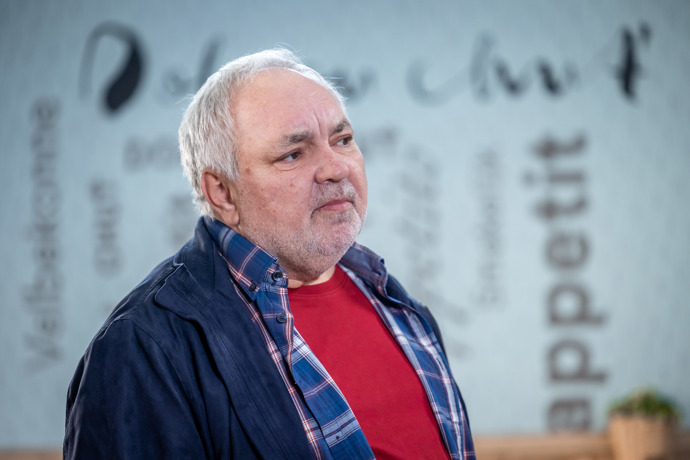 Nekonečný seriál Ulice sleduje dramatické osudy několika spřátelených rodin žijících v sousedství
Nekonečný seriál Ulice sleduje dramatické osudy několika spřátelených rodin žijících v sousedství