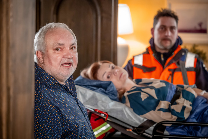 Nekonečný seriál Ulice sleduje dramatické osudy několika spřátelených rodin žijících v sousedství
