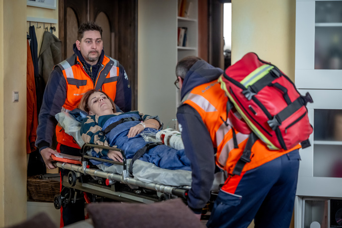 Nekonečný seriál Ulice sleduje dramatické osudy několika spřátelených rodin žijících v sousedství
Nekonečný seriál Ulice sleduje dramatické osudy několika spřátelených rodin žijících v sousedství