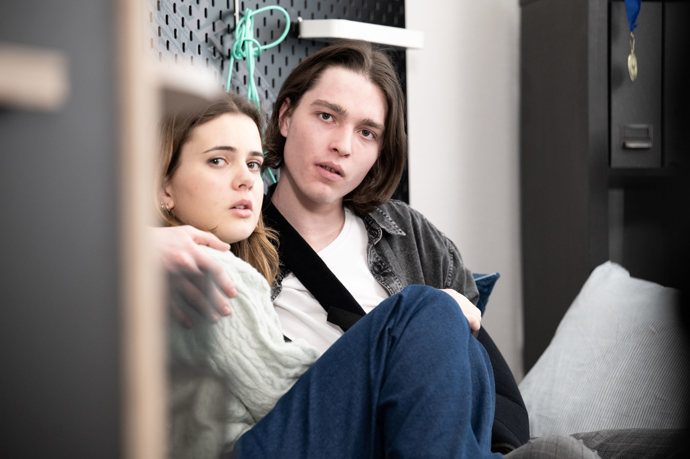 Nekonečný seriál Ulice sleduje dramatické osudy několika spřátelených rodin žijících v sousedství
Nekonečný seriál Ulice sleduje dramatické osudy několika spřátelených rodin žijících v sousedství
