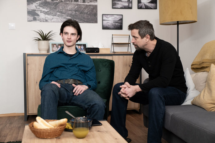 Nekonečný seriál Ulice sleduje dramatické osudy několika spřátelených rodin žijících v sousedství
Nekonečný seriál Ulice sleduje dramatické osudy několika spřátelených rodin žijících v sousedství