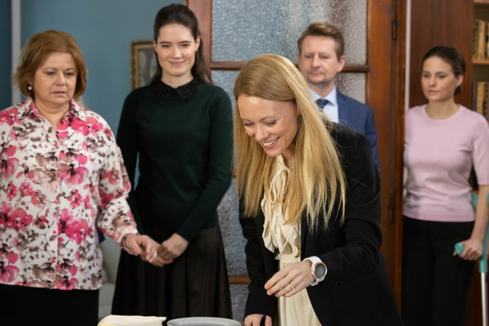Nekonečný seriál Ulice sleduje dramatické osudy několika spřátelených rodin žijících v sousedství
Nekonečný seriál Ulice sleduje dramatické osudy několika spřátelených rodin žijících v sousedství