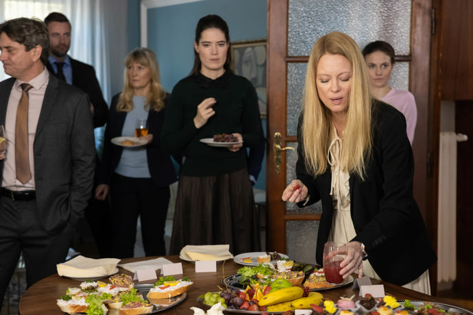 Nekonečný seriál Ulice sleduje dramatické osudy několika spřátelených rodin žijících v sousedství
Nekonečný seriál Ulice sleduje dramatické osudy několika spřátelených rodin žijících v sousedství