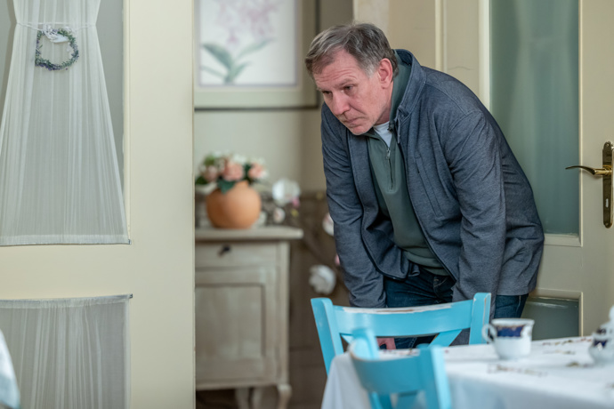 Nekonečný seriál Ulice sleduje dramatické osudy několika spřátelených rodin žijících v sousedství
Nekonečný seriál Ulice sleduje dramatické osudy několika spřátelených rodin žijících v sousedství