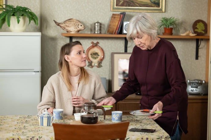 Nekonečný seriál Ulice sleduje dramatické osudy několika spřátelených rodin žijících v sousedství
