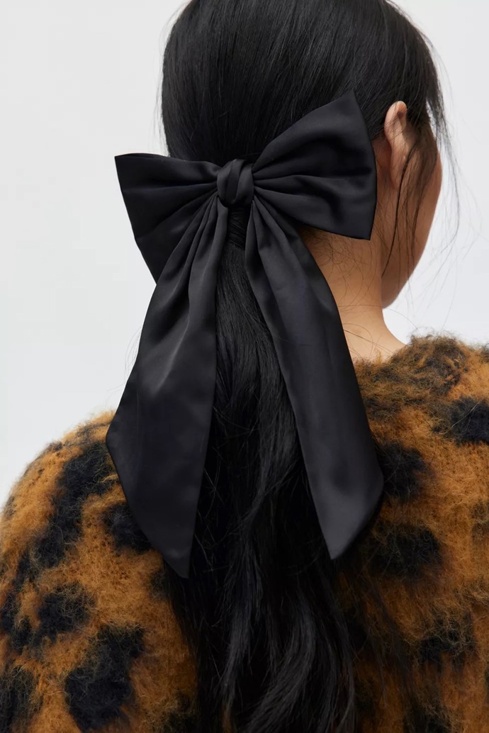 Mašle do vlasů, Urban Outfitters, 14 USD
Mašle do vlasů, Urban Outfitters, 14 USD