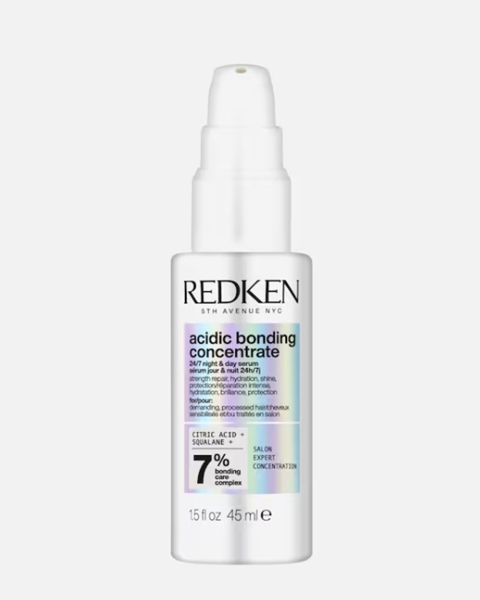 Redken sérum na vlasy, Douglas, 549 Kč
