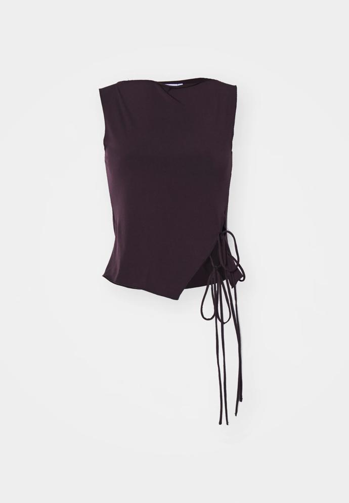 Weekday, 600 Kč, zalando.cz
