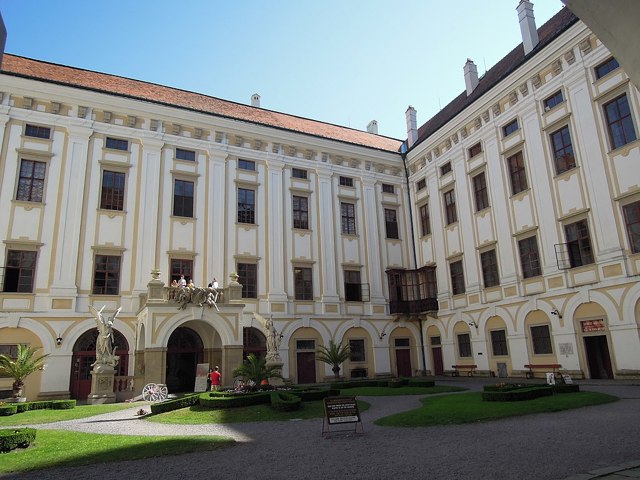 Arcibiskupský zámek v Kroměříži: Barokní perla, která vás přenese do minulosti