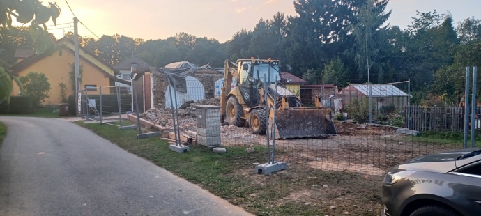 Kdysi malá dřevěná stavba na okraji vesnice, dnes moderní a útulné centrum pro skauty i komunitu. Ve Verměřovicích se podařilo zrekonstruovat skautskou klubovnu, která díky darované střeše, promyšlené rekonstrukci a nasazení samotných členů oddílu získala druhý život.
Kdysi malá dřevěná stavba na okraji vesnice, dnes moderní a útulné centrum pro skauty i komunitu. Ve Verměřovicích se podařilo zrekonstruovat skautskou klubovnu, která díky darované střeše, promyšlené rekonstrukci a nasazení samotných členů oddílu získala druhý život.