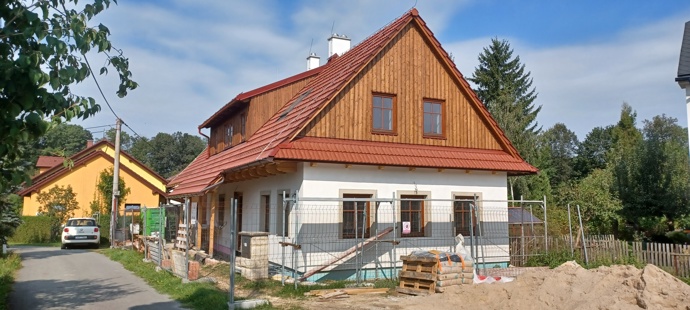 Kdysi malá dřevěná stavba na okraji vesnice, dnes moderní a útulné centrum pro skauty i komunitu. Ve Verměřovicích se podařilo zrekonstruovat skautskou klubovnu, která díky darované střeše, promyšlené rekonstrukci a nasazení samotných členů oddílu získala druhý život.
Kdysi malá dřevěná stavba na okraji vesnice, dnes moderní a útulné centrum pro skauty i komunitu. Ve Verměřovicích se podařilo zrekonstruovat skautskou klubovnu, která díky darované střeše, promyšlené rekonstrukci a nasazení samotných členů oddílu získala druhý život.
