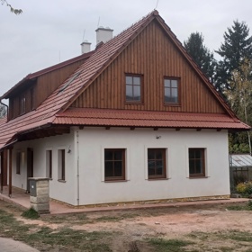 Kdysi malá dřevěná stavba na okraji vesnice, dnes moderní a útulné centrum pro skauty i komunitu. Ve Verměřovicích se podařilo zrekonstruovat skautskou klubovnu, která díky darované střeše, promyšlené rekonstrukci a nasazení samotných členů oddílu získala druhý život. 
