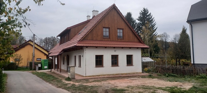 Kdysi malá dřevěná stavba na okraji vesnice, dnes moderní a útulné centrum pro skauty i komunitu. Ve Verměřovicích se podařilo zrekonstruovat skautskou klubovnu, která díky darované střeše, promyšlené rekonstrukci a nasazení samotných členů oddílu získala druhý život.
Kdysi malá dřevěná stavba na okraji vesnice, dnes moderní a útulné centrum pro skauty i komunitu. Ve Verměřovicích se podařilo zrekonstruovat skautskou klubovnu, která díky darované střeše, promyšlené rekonstrukci a nasazení samotných členů oddílu získala druhý život.