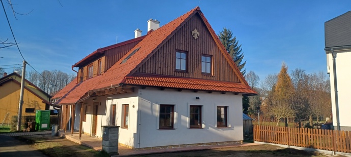Kdysi malá dřevěná stavba na okraji vesnice, dnes moderní a útulné centrum pro skauty i komunitu. Ve Verměřovicích se podařilo zrekonstruovat skautskou klubovnu, která díky darované střeše, promyšlené rekonstrukci a nasazení samotných členů oddílu získala druhý život.
Kdysi malá dřevěná stavba na okraji vesnice, dnes moderní a útulné centrum pro skauty i komunitu. Ve Verměřovicích se podařilo zrekonstruovat skautskou klubovnu, která díky darované střeše, promyšlené rekonstrukci a nasazení samotných členů oddílu získala druhý život.