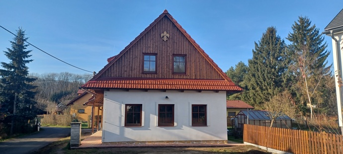 Kdysi malá dřevěná stavba na okraji vesnice, dnes moderní a útulné centrum pro skauty i komunitu. Ve Verměřovicích se podařilo zrekonstruovat skautskou klubovnu, která díky darované střeše, promyšlené rekonstrukci a nasazení samotných členů oddílu získala druhý život.
Kdysi malá dřevěná stavba na okraji vesnice, dnes moderní a útulné centrum pro skauty i komunitu. Ve Verměřovicích se podařilo zrekonstruovat skautskou klubovnu, která díky darované střeše, promyšlené rekonstrukci a nasazení samotných členů oddílu získala druhý život.