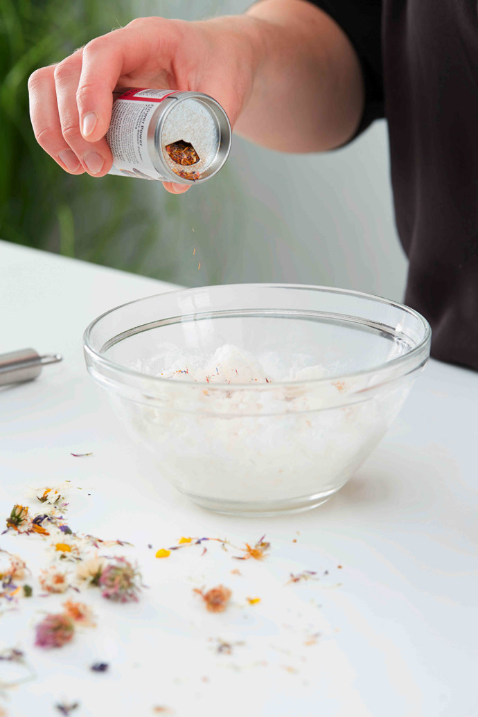 Inspirujte se a vyrobte si doma vlastní voňavé koupelové bomby – jednoduchá radost pro dokonalý relax!
