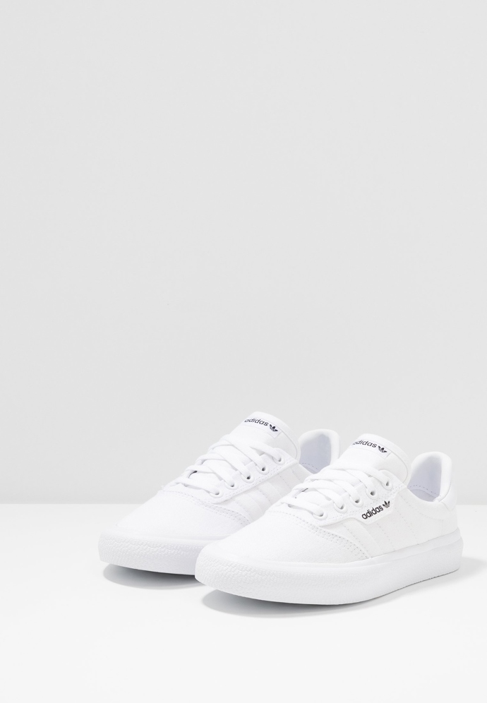 Adidas 1800 Kč
Adidas 1800 Kč